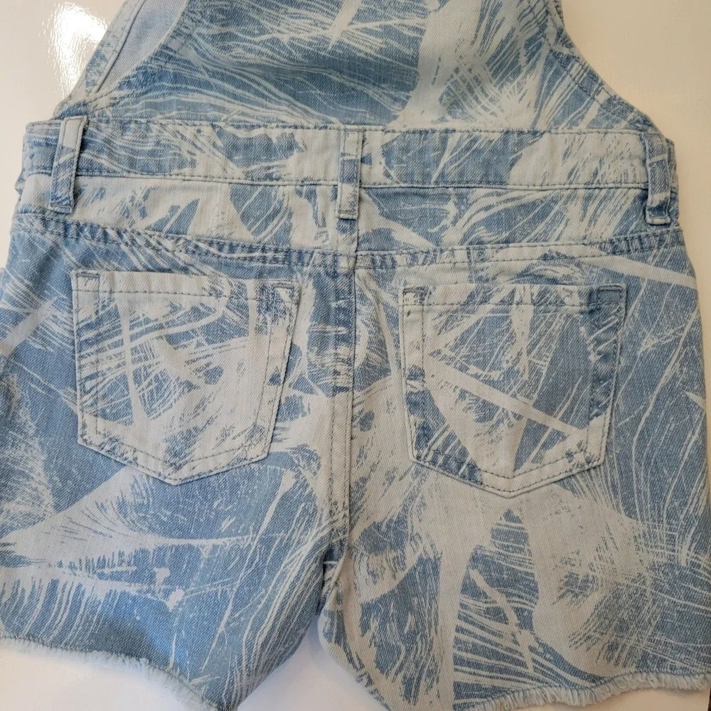 The Childrens Place Girls Blue Abstract Palm Print Denim Shortalls Size 6X/7 NWT